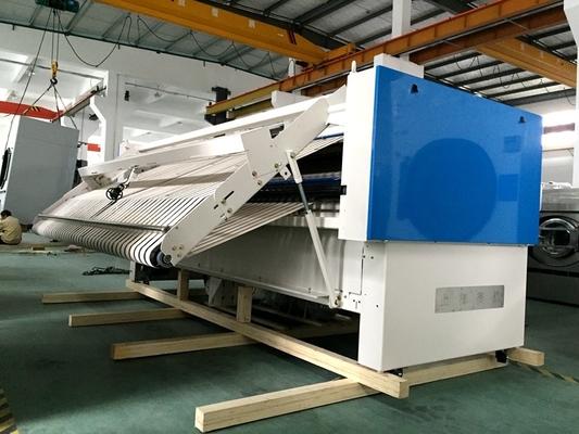 Electric Heating Bed Sheet Folder For Hotel Tower , Computer Control Industrial Folding Machine